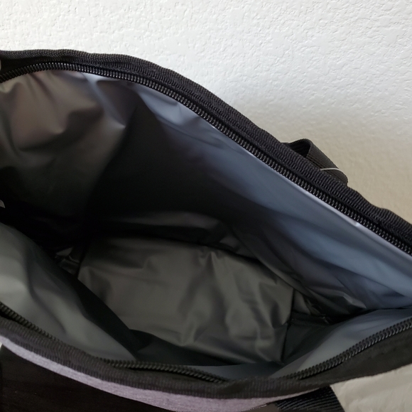 NWT Grey Over the Shoulder Insulated Tote Bag - Picture 3 of 4